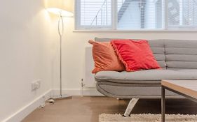Modern Flat In The Heart Of West London